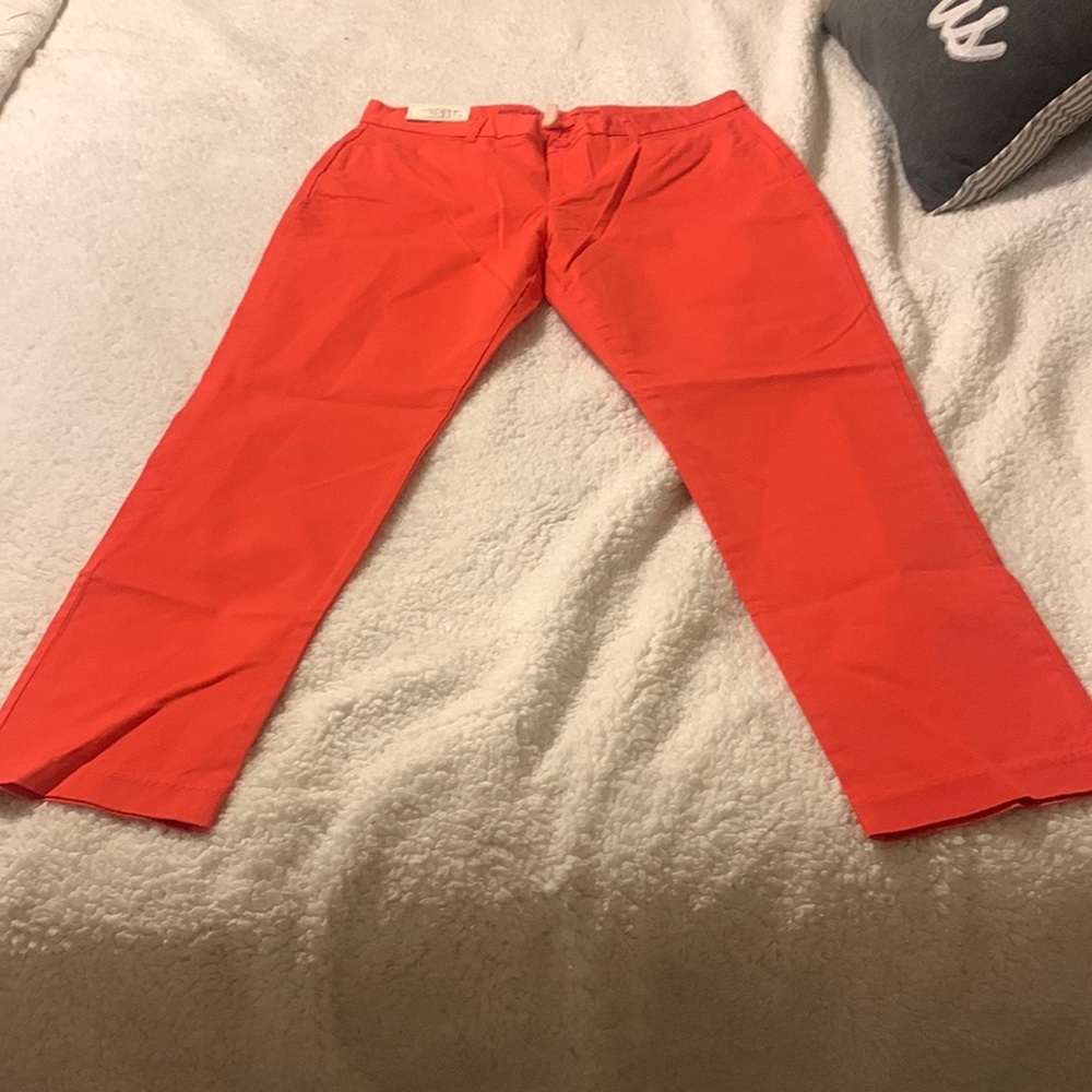 Woman’s Orange Gap cropped pants